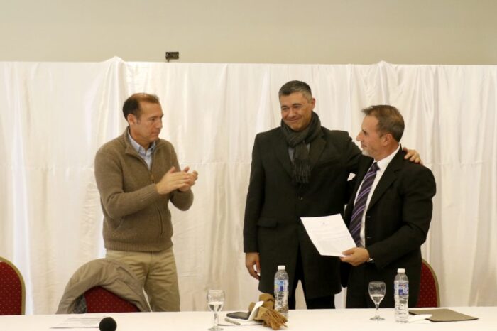 Entregaron el decreto de creación de una cámara empresarial en Añelo