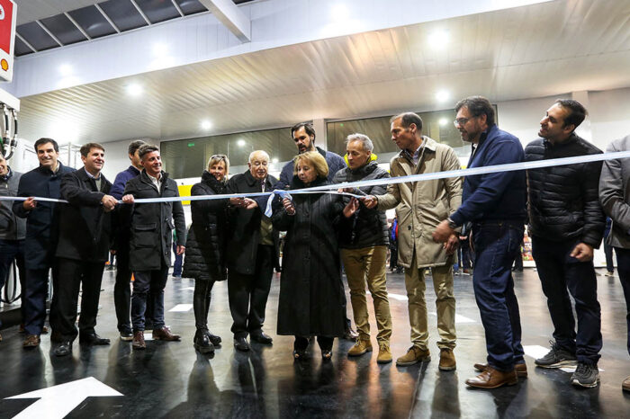 El gobernador participó de la inauguración de una estación de servicio en Plottier