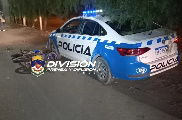 Borracho en moto, intentó evadir un control y terminó chocando el móvil policial