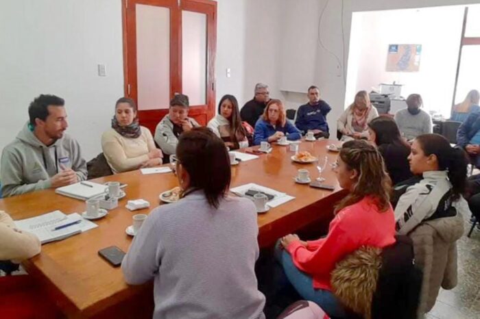 Deportes trabaja en el desarrollo del fútbol femenino comunitario