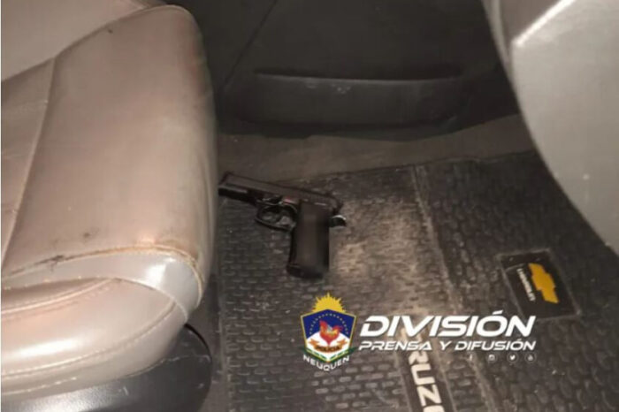 Policía demora a dos sujetos y secuestra un arma de fuego