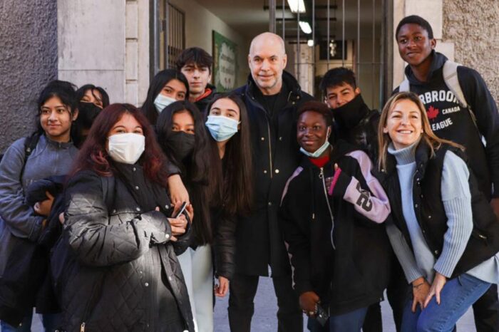 Rodríguez Larreta visitó una escuela en Núñez que abre los sábados