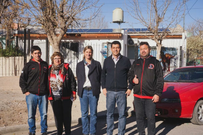Energías sustentables: Koopmann impulsa la instalación de paneles solares en instituciones barriales