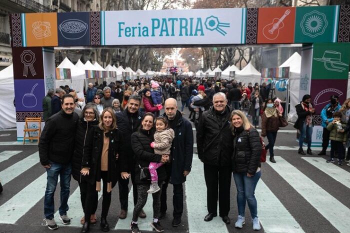 Horacio Rodríguez Larreta recorrió la Feria Patria en Avenida de Mayo