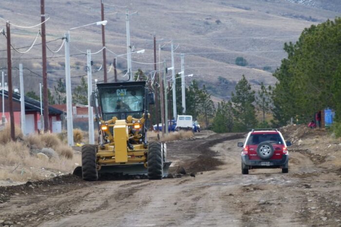 Junín de los Andes: Continua el mantenimiento de las calles en los barrios de esta ciudad cordillerana