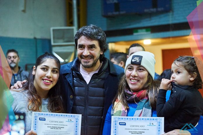 Solinitti entregó a mas de 300 vecinos y vecinas diplomas de los talleres municipales gratuitos en los participaron