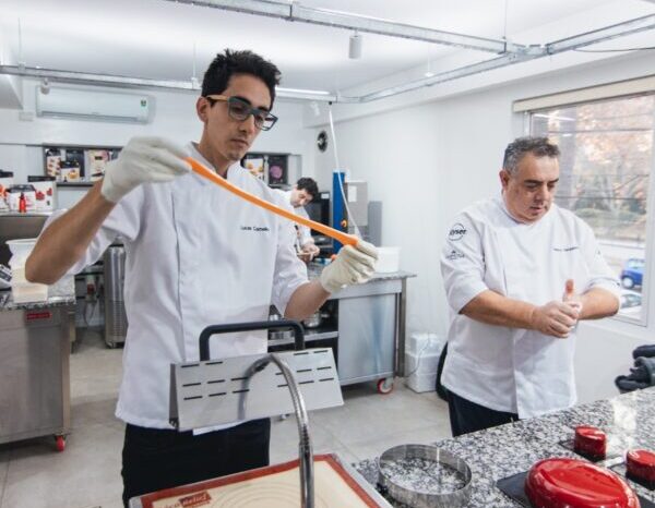<strong>El equipo Argentino de Pastelería viajó a Chile y sueña con alzar la Copa América en tierras trasandinas&nbsp;</strong><strong>&nbsp;</strong>