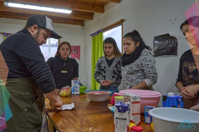 Comenzó un Taller de Pastelería para Adolescentes en la Delegación Vega Centro
