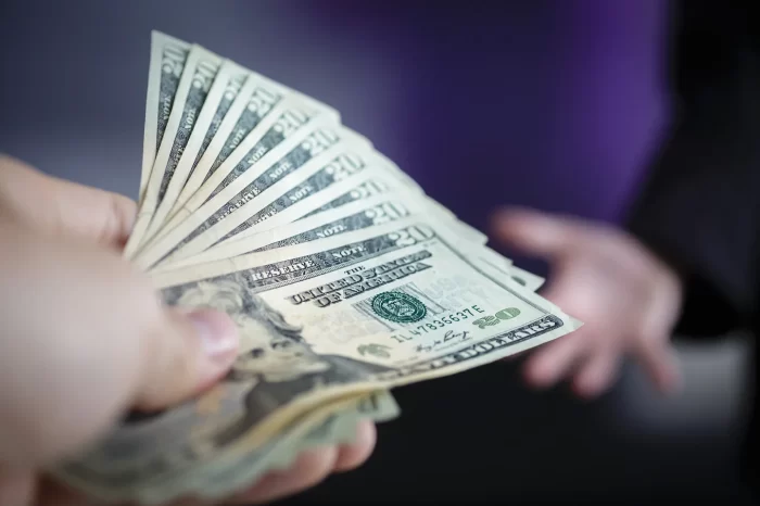 Dólar Blue $337: La tensión con el dólar libre no cede y la brecha con el oficial se estiró al 160%