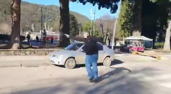 Batalla campal, Disparos, Corridas y demorados por una protesta de gremios en la Municipalidad de San Martín de los Andes