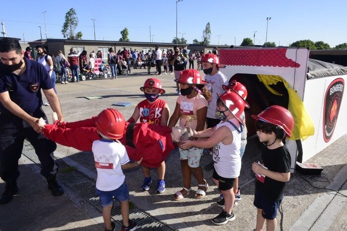 CABA: Actividades para grandes y chicos con los Bomberos y los perros del K9