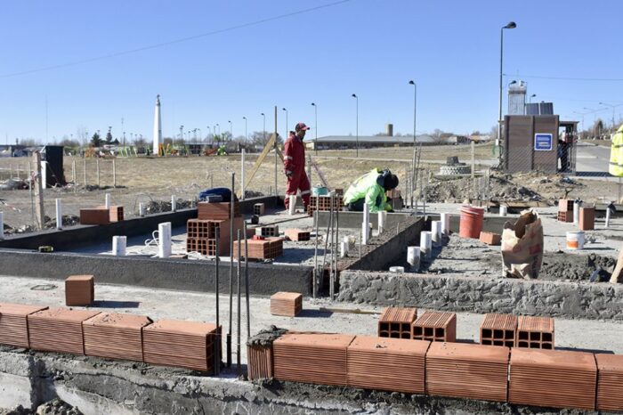 El gobernador recorrió obras que se ejecutan en Zapala