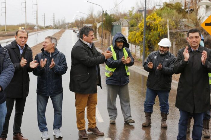 Gutiérrez y Gaido inauguraron el asfalto de calle Cosentino