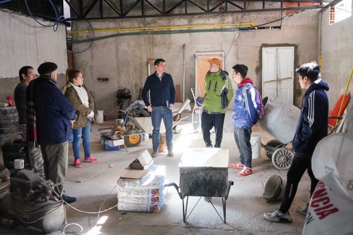 <strong>Koopmann recorrió las obras del futuro salón de usos múltiples de APANC que se inaugurará en septiembre</strong>