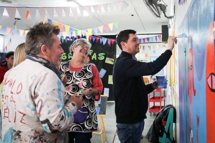 <strong>Koopmann participó de la intervención del artista Milo Lockett en el Jardín de Infantes Pichi Hueney</strong>