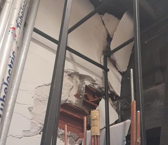 Protección Civil trabajó en la asistencia de locales comerciales sobre la RN40, luego del desprendimiento de una piedra de grandes dimensiones