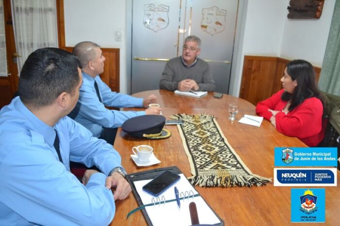Corazini junto a Jofre recibieron al Comisario Rodrigo Vergara y el Subcomisario Víctor Méndez