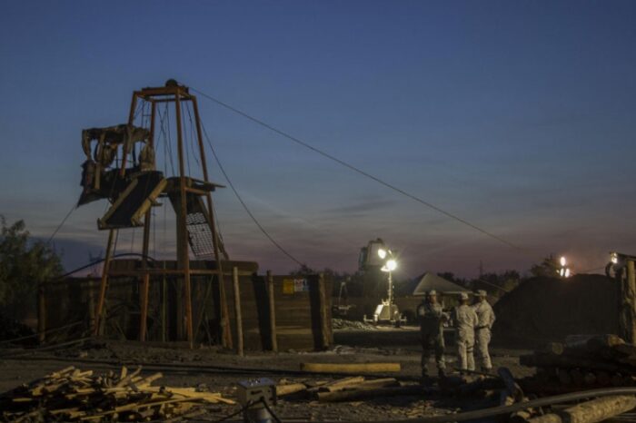 Una crecida de agua pone en riesgo el rescate de los 10 mineros atrapados en México