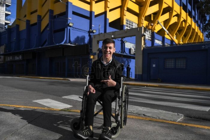 Tiene 19 años y superó un sinfín de adversidades para ejercer el periodismo deportivo