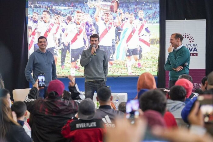 Fortalecimiento de clubes: Ponzio dictó una clínica de fútbol para más de 600 chicos