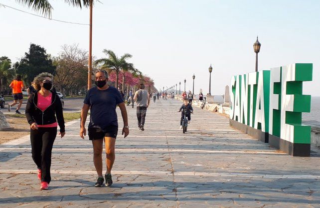 Insólito: El intendente de Santa Fe salió a correr por la costanera y un ladrón le robó las zapatillas a punta de pistola