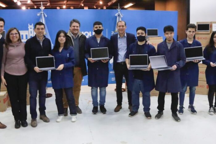 Más de 6.300 estudiantes recibieron su notebook del programa provincial “Ciudadanía Digital”