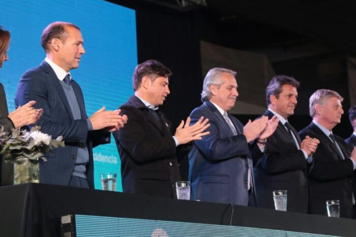 Se firmaron los contratos para la construcción del gasoducto Nestor Kirchner