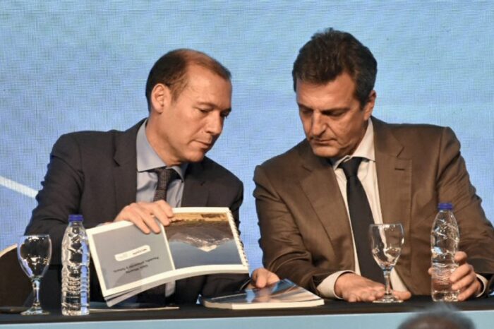 Gutiérrez le entregó al ministro Massa el Plan de Desarrollo de Vaca Muerta a 2030