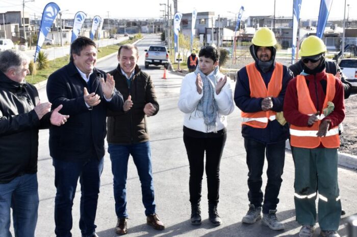 Inauguraron diez nuevas cuadras de asfalto en el Barrio Terrazas de Neuquén