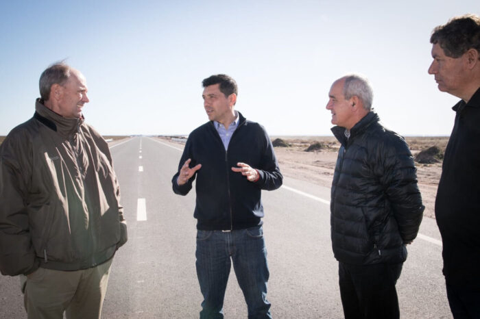 Koopmann supervisó la obra de pavimentación en la Ruta 67 que tiene casi un 70% de avance