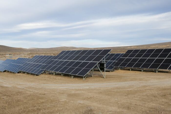 El parque solar de El Alamito superó el 60% de avance