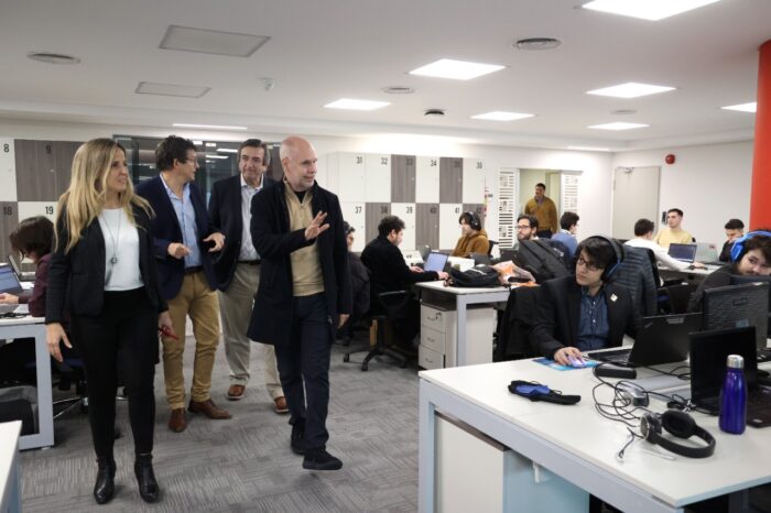 Rodríguez Larreta recorrió una empresa que participa del Plan Empleo Joven en Parque Patricios