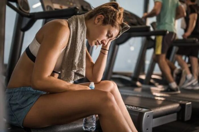 Ideal para mayores de 50: El ejercicio secreto que quema más calorías que correr o hacer cardio