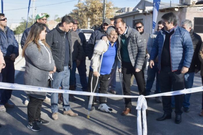 Inauguran nuevas cuadras de asfalto en el barrio Islas Malvinas