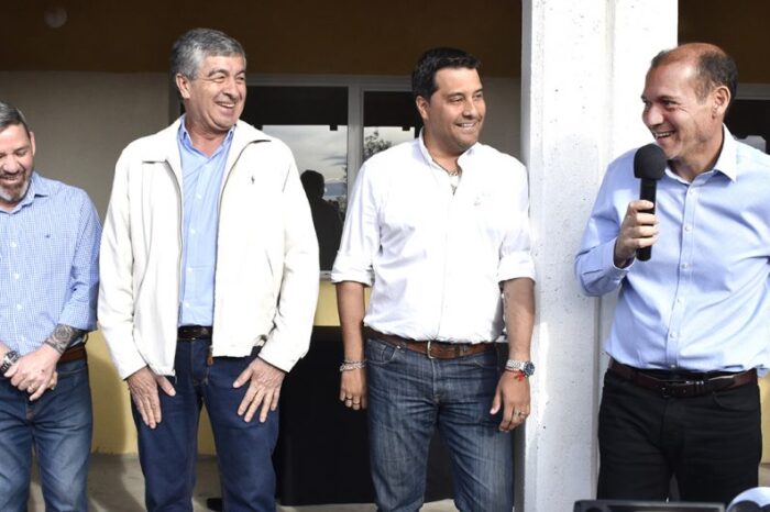 El gobernador entregó viviendas en Zapala