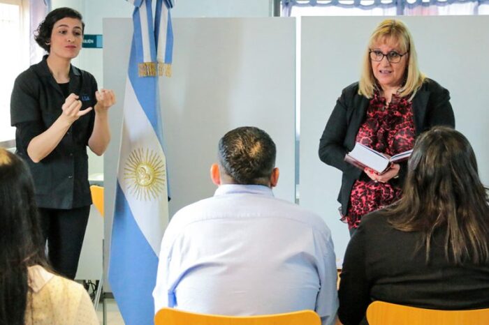Se unieron en matrimonio con la presencia de intérpretes en lengua de señas