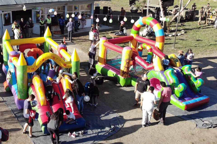 Junín de los Andes: Personal Policial festejó el Dia del Niño en la costanera del Río Chimehuín