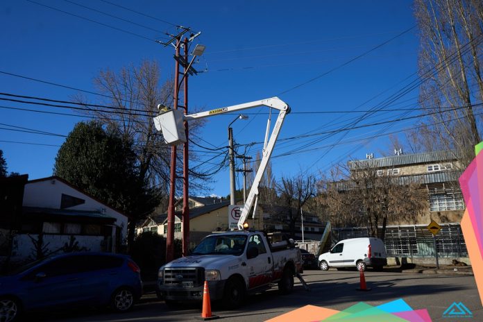 Barrio El Arenal: El EPEN trabaja en la iluminación LED de todo el recorrido del transporte urbano