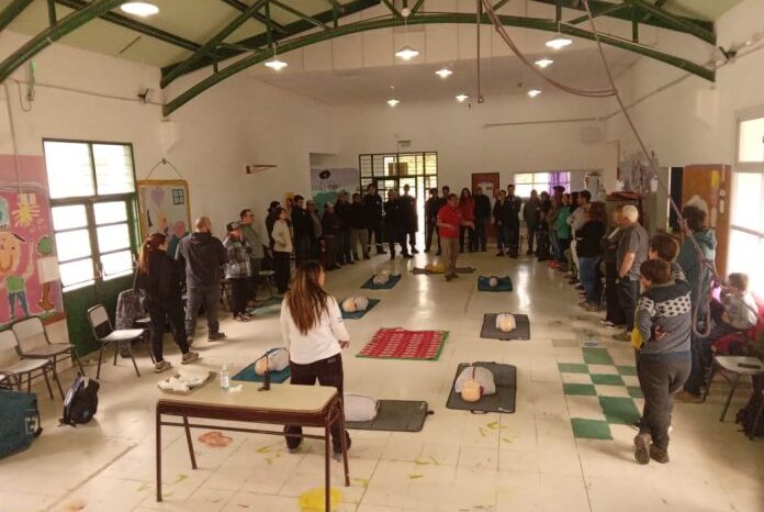 Protección Civil brindó capacitaciones de RCP, uso de desfibrilador externo automático y primeros auxilios