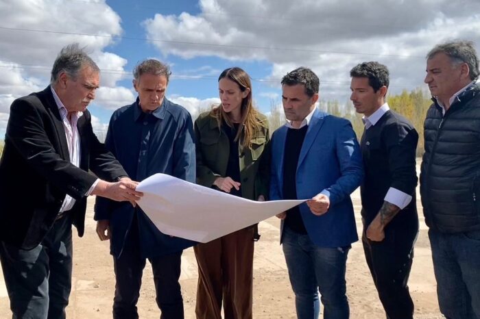 Katopodis cerró su recorrido en la provincia del Neuquén con un encuentro con el Frente de Todos en Centenario