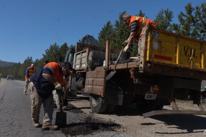 Vialidad Nacional realiza trabajos de bacheo sobre la RN40 y la travesía urbana