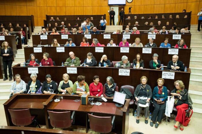 Parlamento de Mayores Activos: más de 200 adultos mayores de Confluencia ocuparon una banca para plantear sus necesidades
