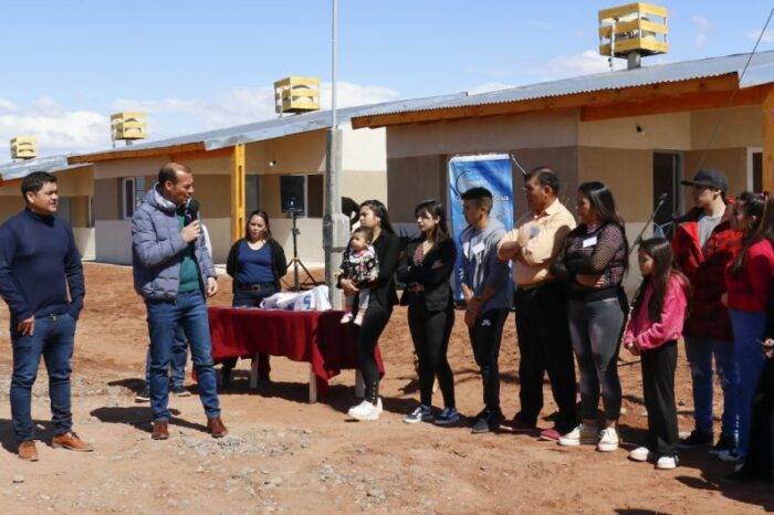 Gutiérrez entregó viviendas en Aguada San Roque