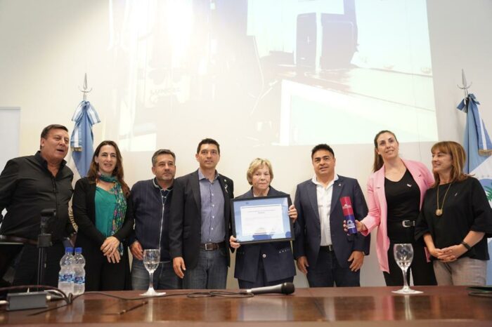 <strong>Koopmann encabezó reconocimiento a Nora Serrano por su trabajo en la lucha contra el cáncer de mama</strong>