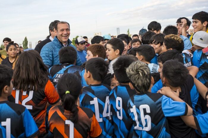 Se inauguró una cancha de fútbol de césped sintético iluminada en el barrio Parque Industrial &nbsp;