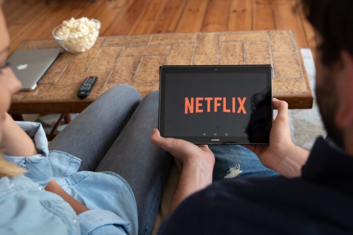 Netflix discontinuó la función que pedía un abono extra por compartir la cuenta