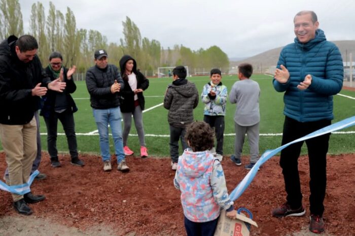 El Alamito ya tiene su cancha de césped sintético