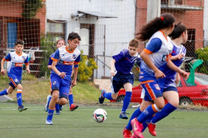 El fútbol mixto, la gran atracción en los Juegos Evita