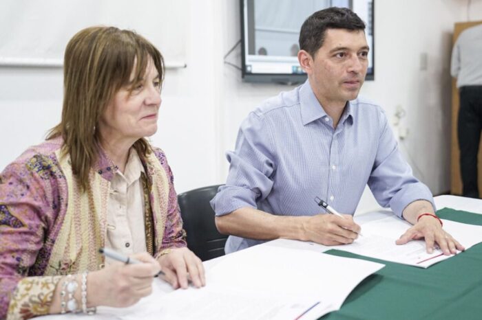 <strong>Koopmann avanza con la UNCo en la implementación de casi 50 aulas bimodales en el interior de la provincia</strong>