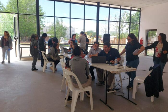 El EPEN atendió consultas de vecinos en Añelo